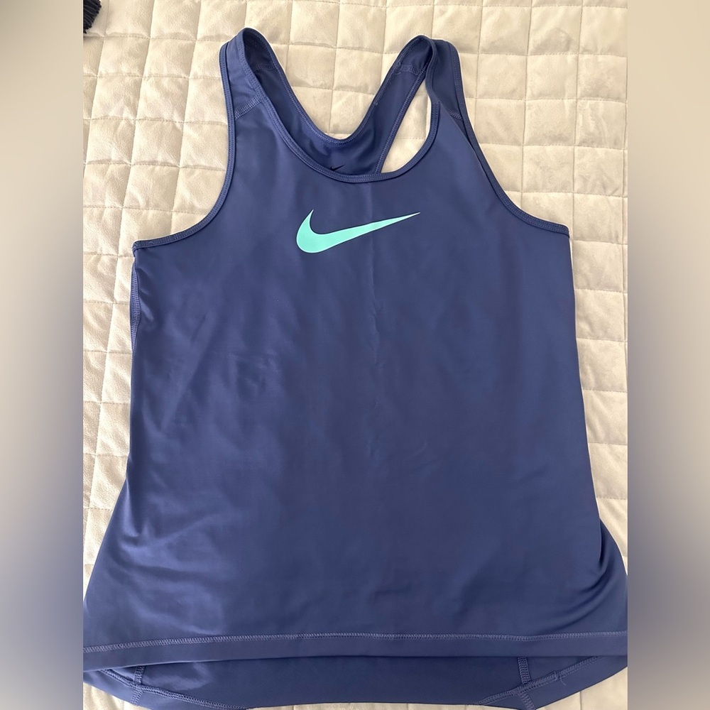 Nike workout tank top (size L), excellent condition